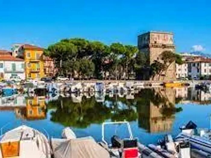 Appartamento con 9 locali in vendita in a Giacomo Puccini, Viareggio