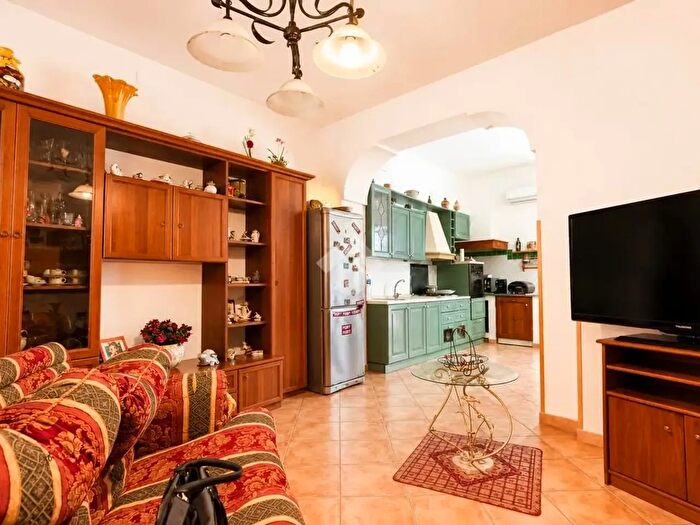 Appartamento trilocale in vendita in Piazza Mandorle, Palermo