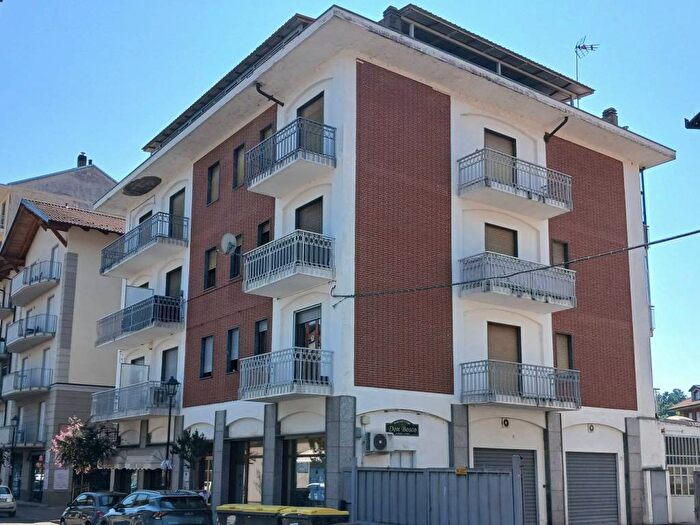 Appartamento quadrilocale in affitto in Viale Regina Margherita, Centro, Castelnuovo Don Bosco