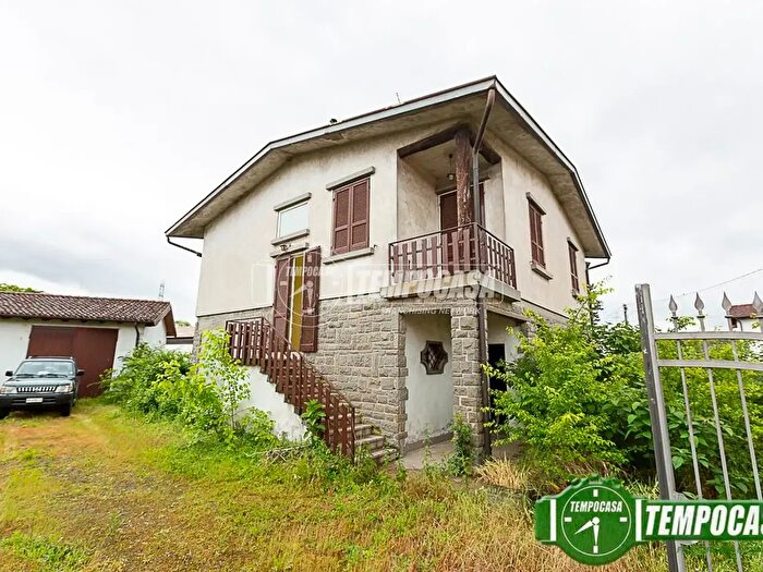Casa con 5 locali in vendita in Via Alessandro Manzoni, Fiesco