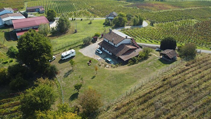 Casa con 6 locali in vendita in Casa Padroni, Castana