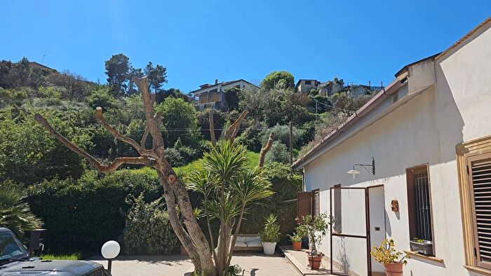 Casa con 5 locali in vendita in Via Luigi Russo Caltanissetta, Caltanissetta