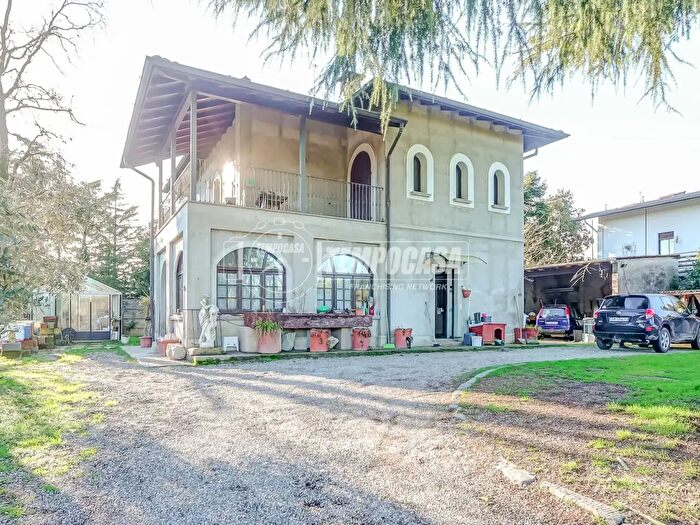 Casa quadrilocale in vendita in Vicolo Virgiliana, Turbigo