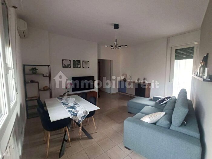 Appartamento trilocale in affitto in Via Cardarelli, Modena