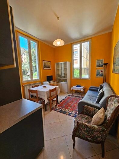 Appartamento trilocale in vendita in Via Montello Bordighera, Bordighera