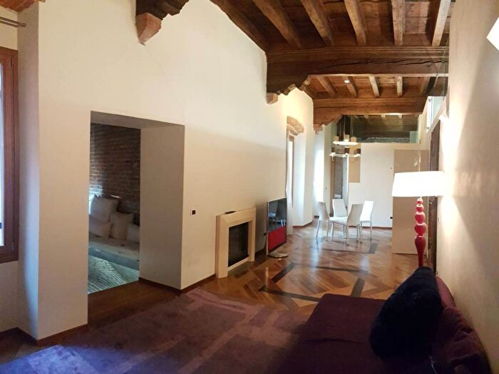 Appartamento quadrilocale in affitto in Via Leoni, Centro Storico, Verona