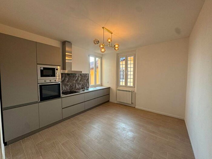 Appartamento quadrilocale in affitto in Via Aristide De Bonis, Intra Centro Storico, Verbania