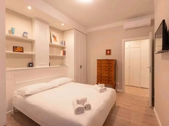 Appartamento monolocale in affitto in Via Meloria, Milano