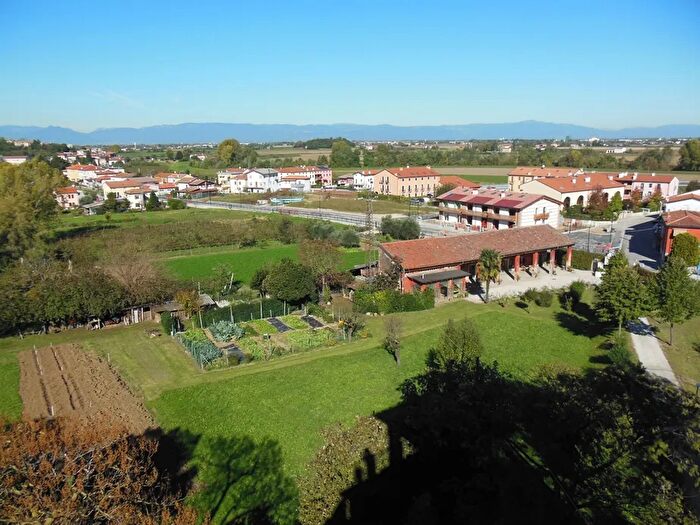 Casa con 7 locali in vendita in Longare