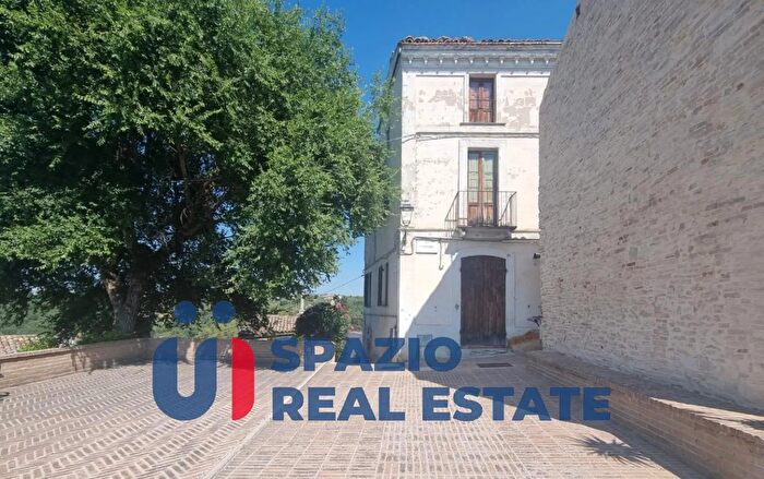 Casa con 6 locali in vendita in Via IV Novembre, Rosciano