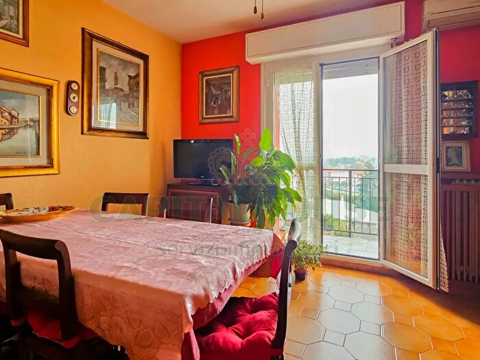 Appartamento quadrilocale in vendita in Via dei Pini, Rozzano