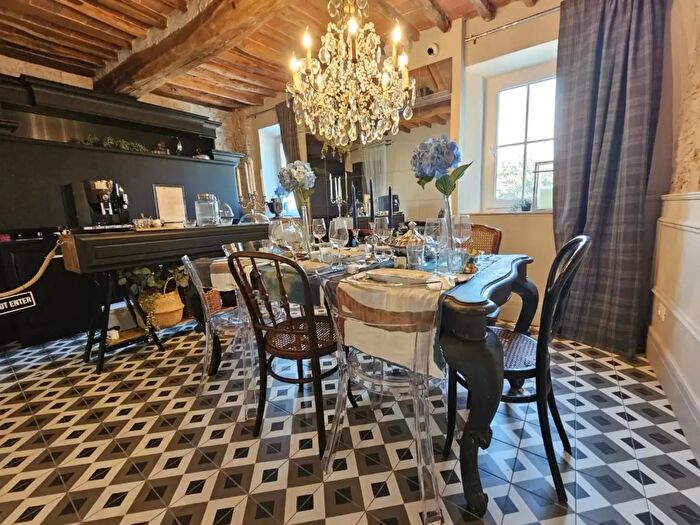 Appartamento con 6 locali in vendita in Lucca