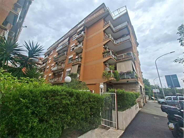 Appartamento trilocale in affitto in Via Portuense, Portuense, Roma