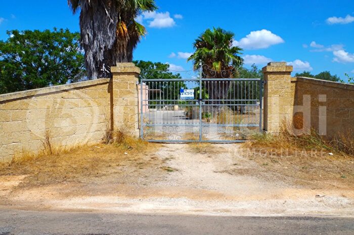 Casa trilocale in vendita in Contrada Bascetta Snc, Galatone