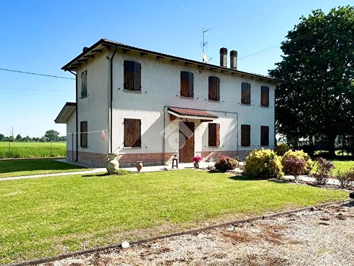 Casa con 7 locali in vendita in Via Tagliamenazzo, Molinella