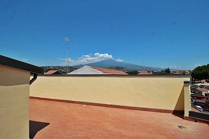 Appartamento con 6 locali in vendita in Via Garibaldi Aci Bonaccorsi, Aci Bonaccorsi