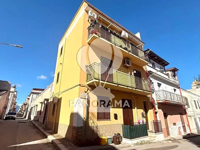 Appartamento trilocale in vendita in Balestrate