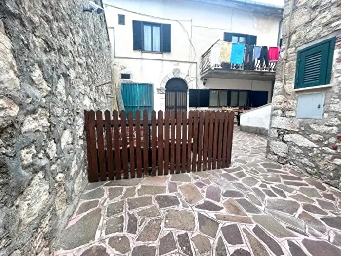 Casa con 6 locali in vendita in Via Coda Bassa, Tagliacozzo