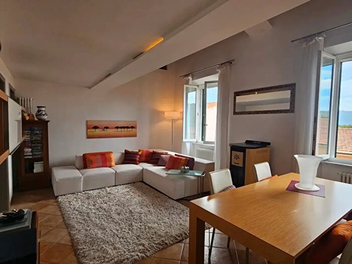 Appartamento con 5 locali in vendita in Via Carpani, Portoferraio