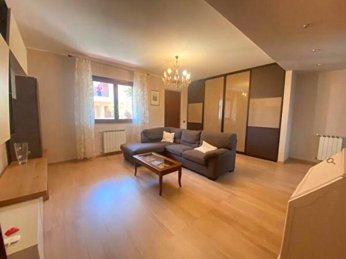 Casa con 6 locali in vendita in Viale Aldo Moro, Giarre