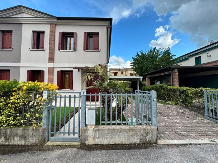 Casa quadrilocale in vendita in Via Matteotti, Noventa Vicentina