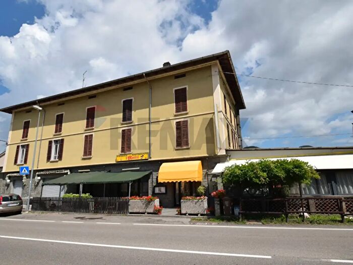 Appartamento trilocale in vendita in Viale Martiri della Libertà, Borgo Val Di Taro