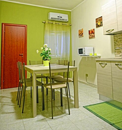 Appartamento quadrilocale in affitto in Via Aurispa, Noto