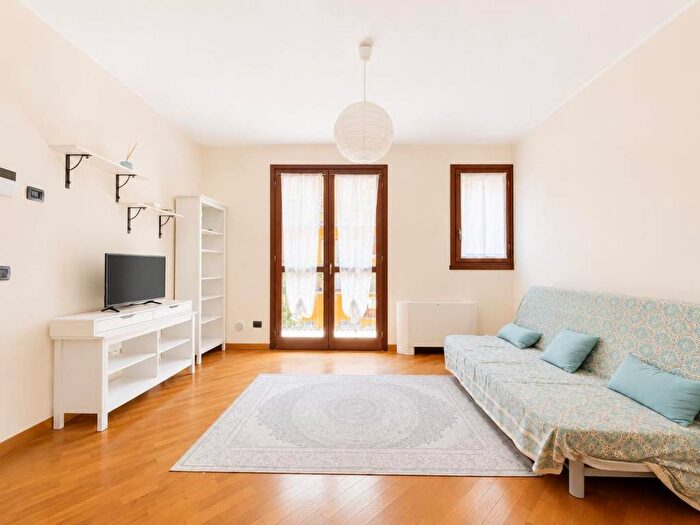 Appartamento bilocale in affitto in Via Eugenio Villoresi, Navigli Darsena, Milano