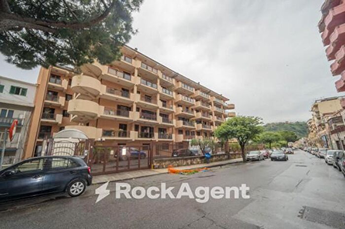 Appartamento con 5 locali in vendita in Viale Italia, Messina