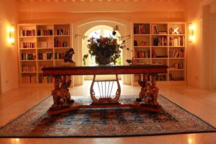 Casa con 6 locali in vendita in Via di SantAlessio, Lucca