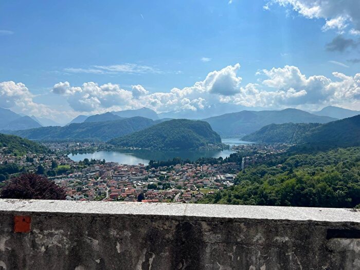 Appartamento bilocale in vendita in Via Rovo, Cadegliano Viconago