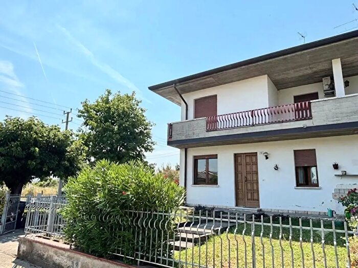 Casa con 8 locali in vendita in Nogara