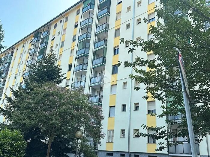Appartamento trilocale in vendita in Via Uruguay, Milano