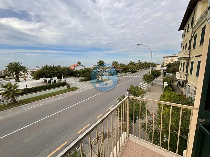 Appartamento con 6 locali in affitto in Pietrasanta