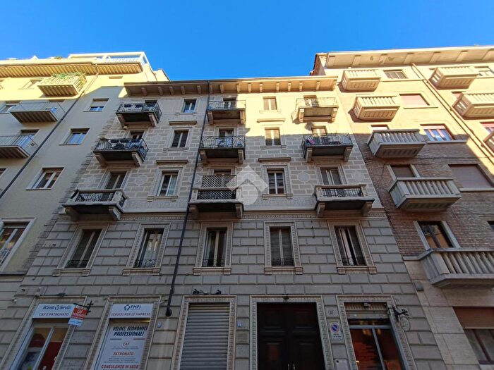 Appartamento trilocale in affitto in Via Evangelista Torricelli, Torino