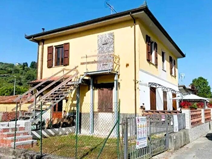 Appartamento con 5 locali in vendita in Camaiore