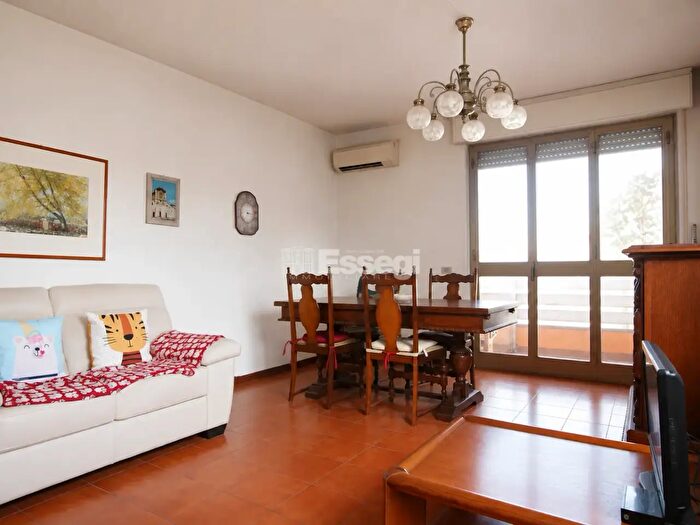 Appartamento con 6 locali in vendita in Viale San Concordio, Lucca