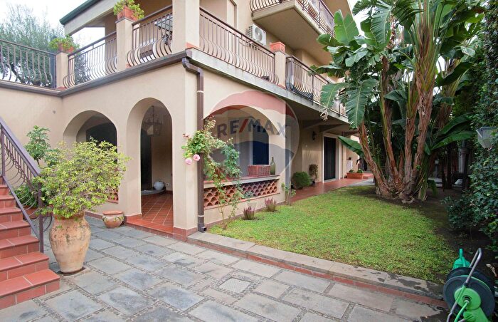 Casa con 13 locali in vendita in Via San Gregorio, SantAgata Li Battiati