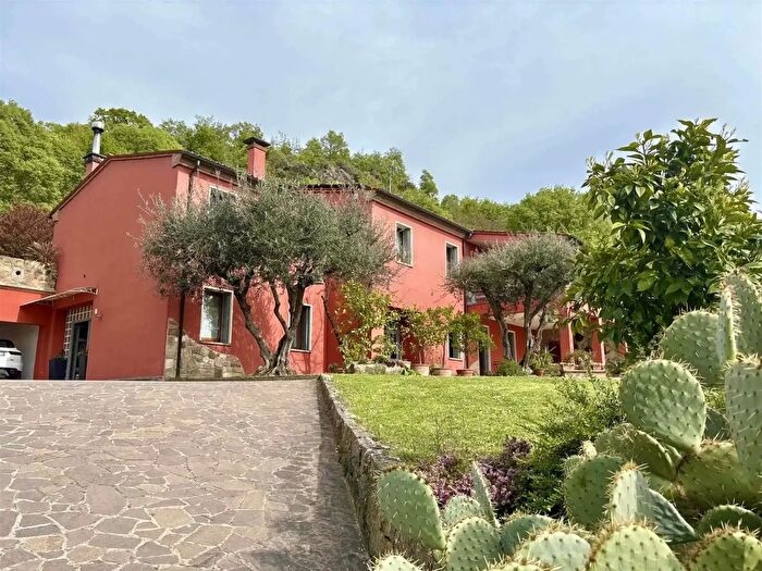 Casa con 8 locali in vendita in Via CaMariani, Vo