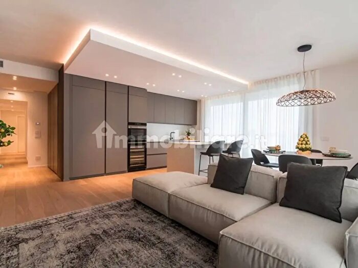 Appartamento con 5 locali in vendita in Via Bezzecca, Padova