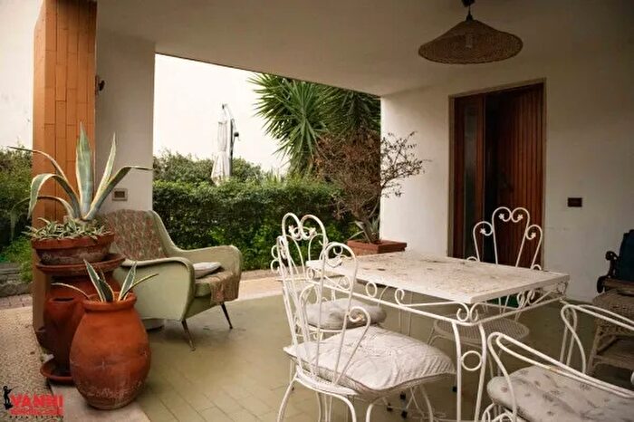 Casa con 6 locali in vendita in Via Monte San Daniele, Cecina