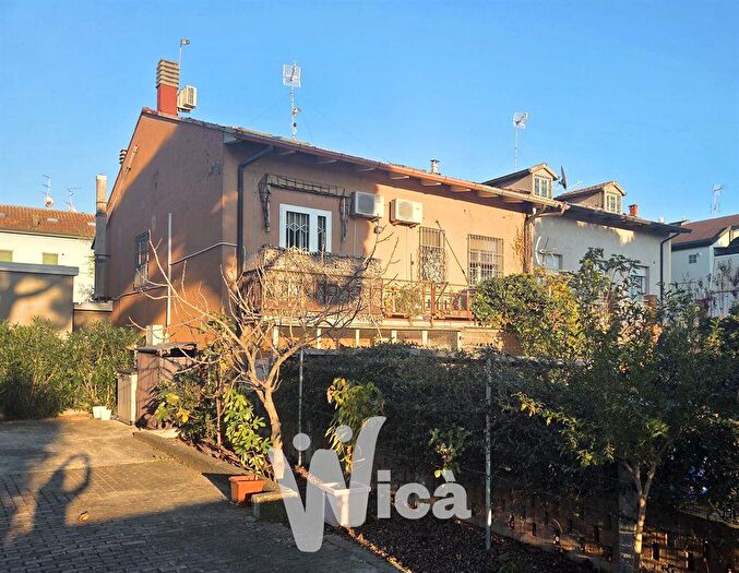 Casa con 5 locali in vendita in Cesenatico