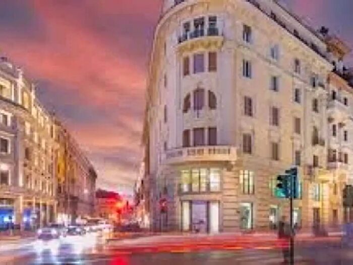 Appartamento con 6 locali in vendita in Via del Tritone, Roma