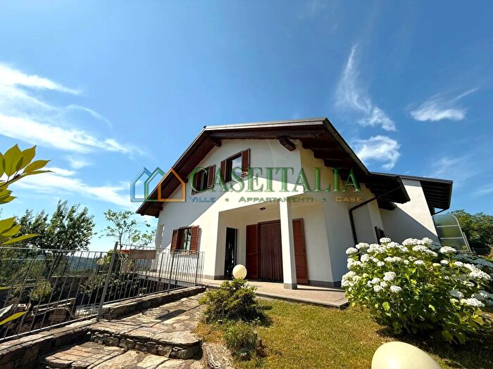 Casa con 7 locali in vendita in Rueglio