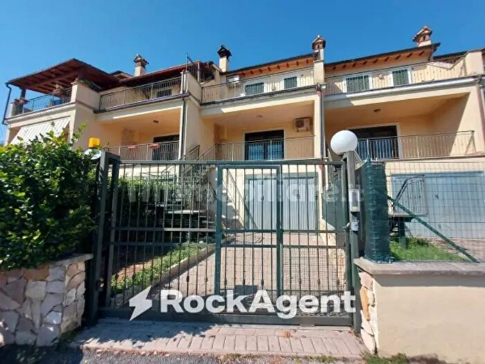 Casa trilocale in vendita in Vocabolo Rio Pertica, Forano
