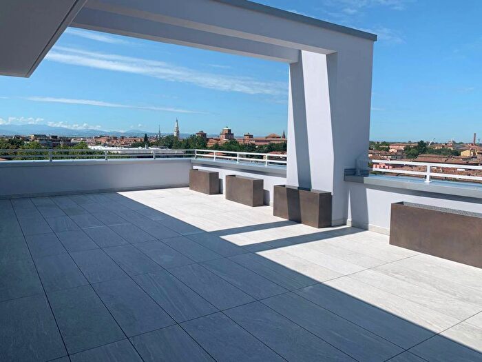 Casa con 6 locali in affitto in Via Ferruccio Lamborghini, Crocetta, Modena