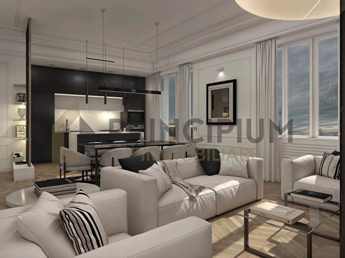 Appartamento con 5 locali in vendita in Via Archimede Roma, Roma