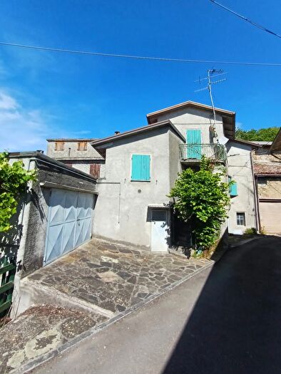 Casa con 6 locali in vendita in Solignano