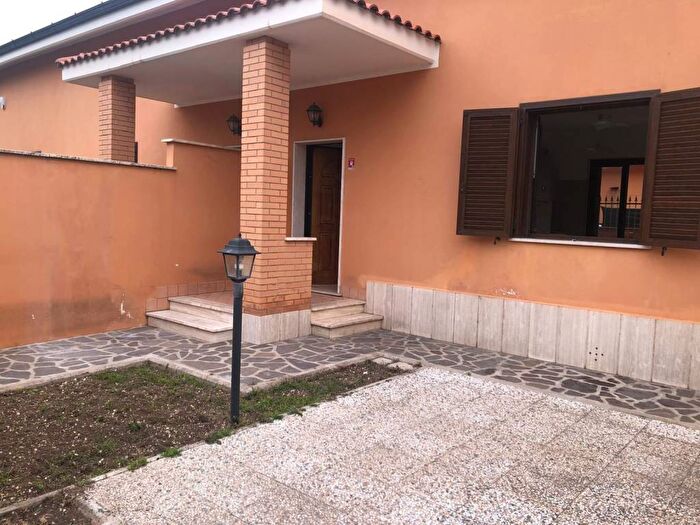 Casa trilocale in affitto in Via Val Lagarina, Isola Sacra, Fiumicino