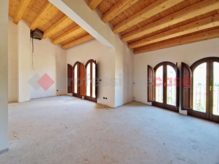 Casa con 6 locali in vendita in Via Costantinopoli, L'Aquila